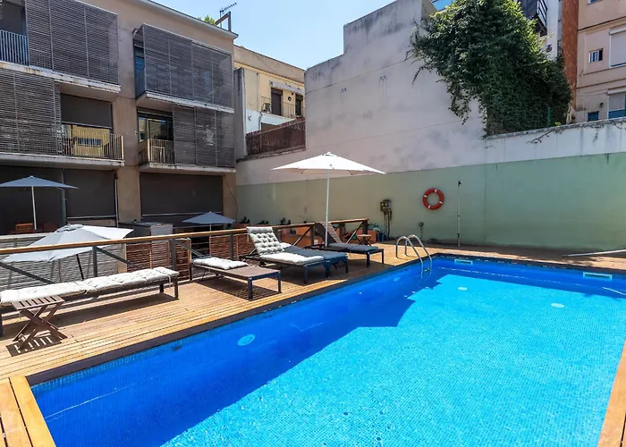 My Space Emirates - Bright Apartment In Gracia With Shared Pool