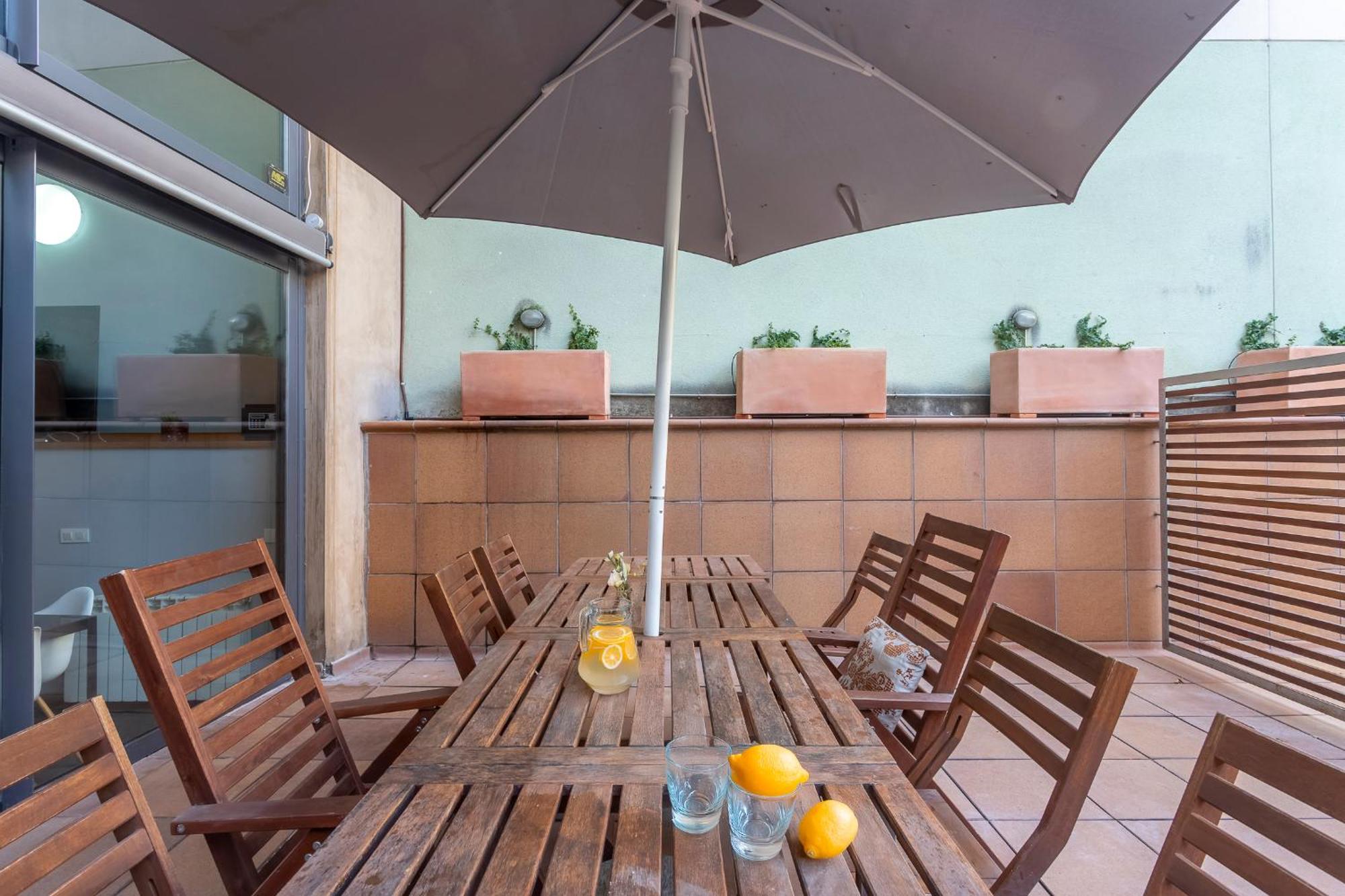 My Space Emirates - Bright In Gracia With Shared Pool Apartament